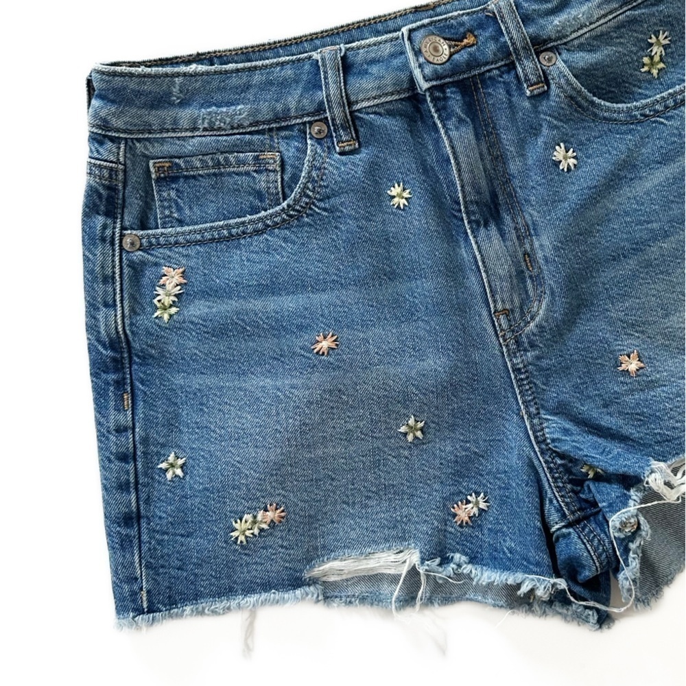 American Eagle Women’s Size 4 Floral Embroidered Denim Mom Shorts
